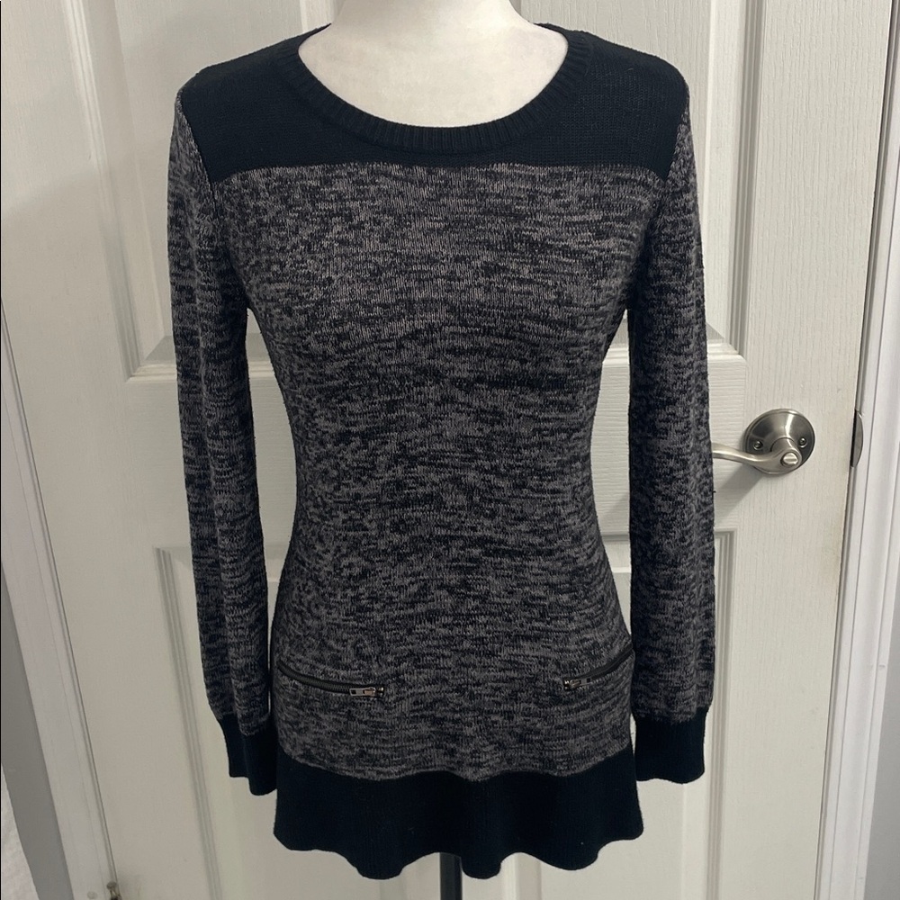 Black/Gray Knit Sweater Long Sleeve Zipper Details at Hips Crew New Color Block